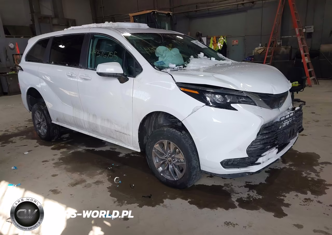 2024 Toyota Sienna Le