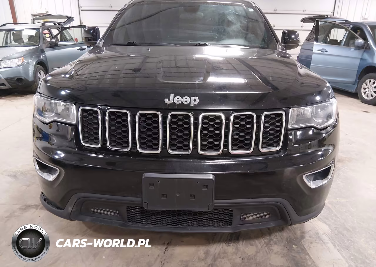 2018 Jeep Grand Cherokee Laredo 4X4 VIN:1C4RJFAGXJC452573 - 13