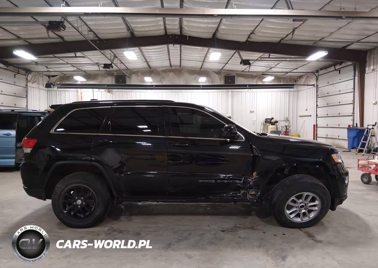 2018 Jeep Grand Cherokee Laredo 4X4 VIN:1C4RJFAGXJC452573 - 14