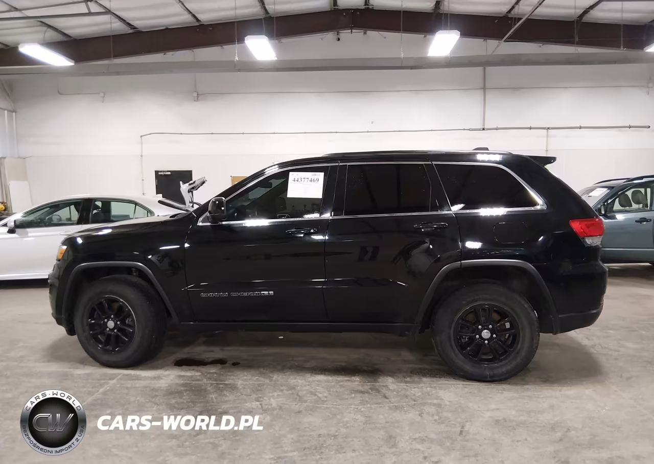 2018 Jeep Grand Cherokee Laredo 4X4 VIN:1C4RJFAGXJC452573 - 15