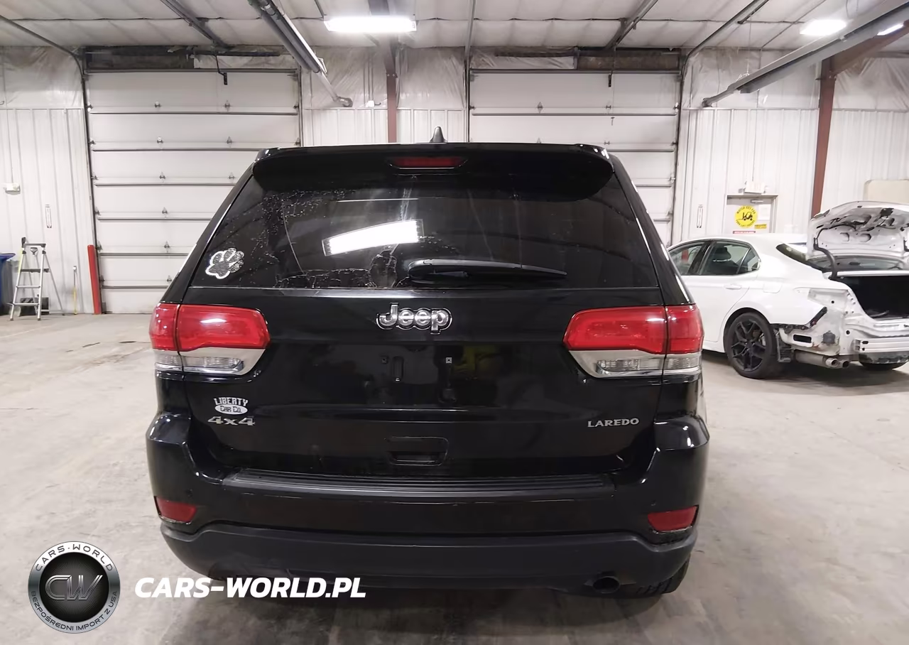 2018 Jeep Grand Cherokee Laredo 4X4 VIN:1C4RJFAGXJC452573 - 17
