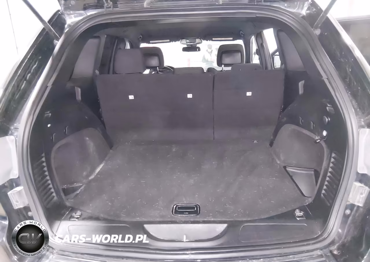 2018 Jeep Grand Cherokee Laredo 4X4 VIN:1C4RJFAGXJC452573 - 18