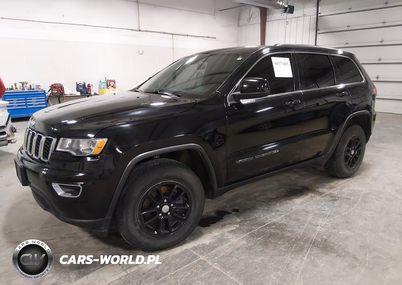 2018 Jeep Grand Cherokee Laredo 4X4 VIN:1C4RJFAGXJC452573 - 2