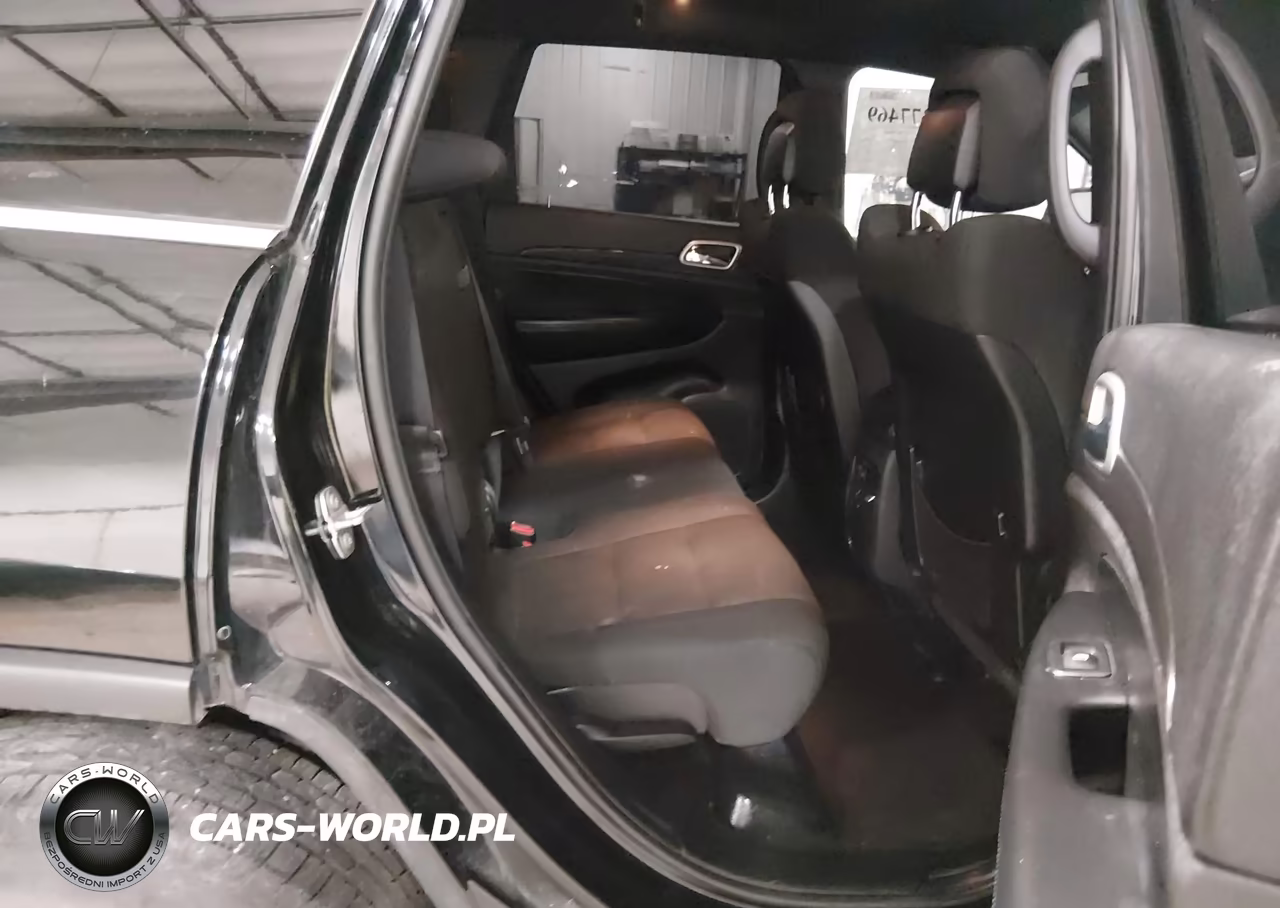 2018 Jeep Grand Cherokee Laredo 4X4 VIN:1C4RJFAGXJC452573 - 8
