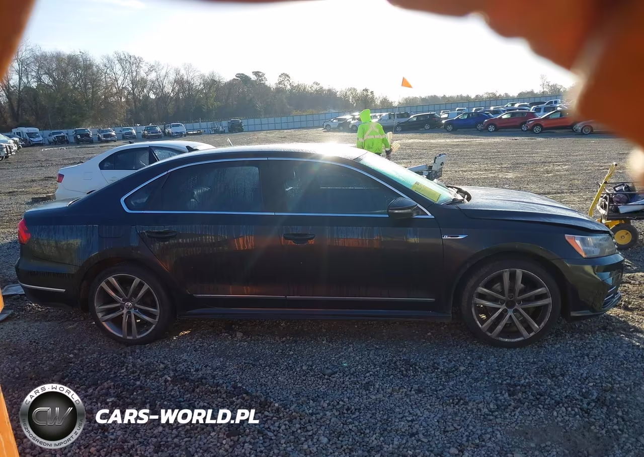 2017 Volkswagen Passat 1.8T R-Line VIN:1VWDT7A33HC066060 - 13