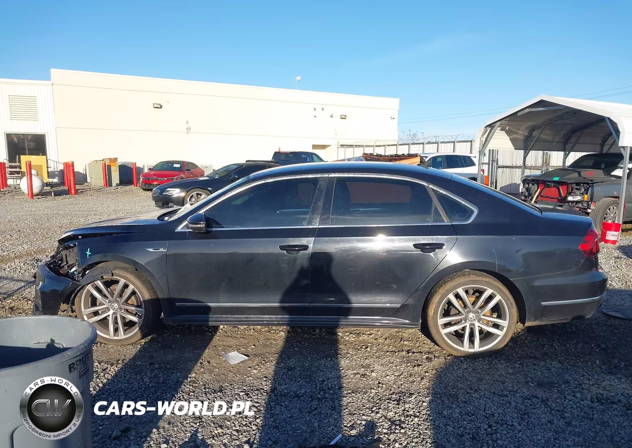 2017 Volkswagen Passat 1.8T R-Line VIN:1VWDT7A33HC066060 - 14