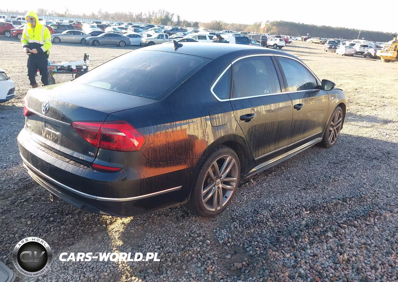 2017 Volkswagen Passat 1.8T R-Line VIN:1VWDT7A33HC066060 - 4
