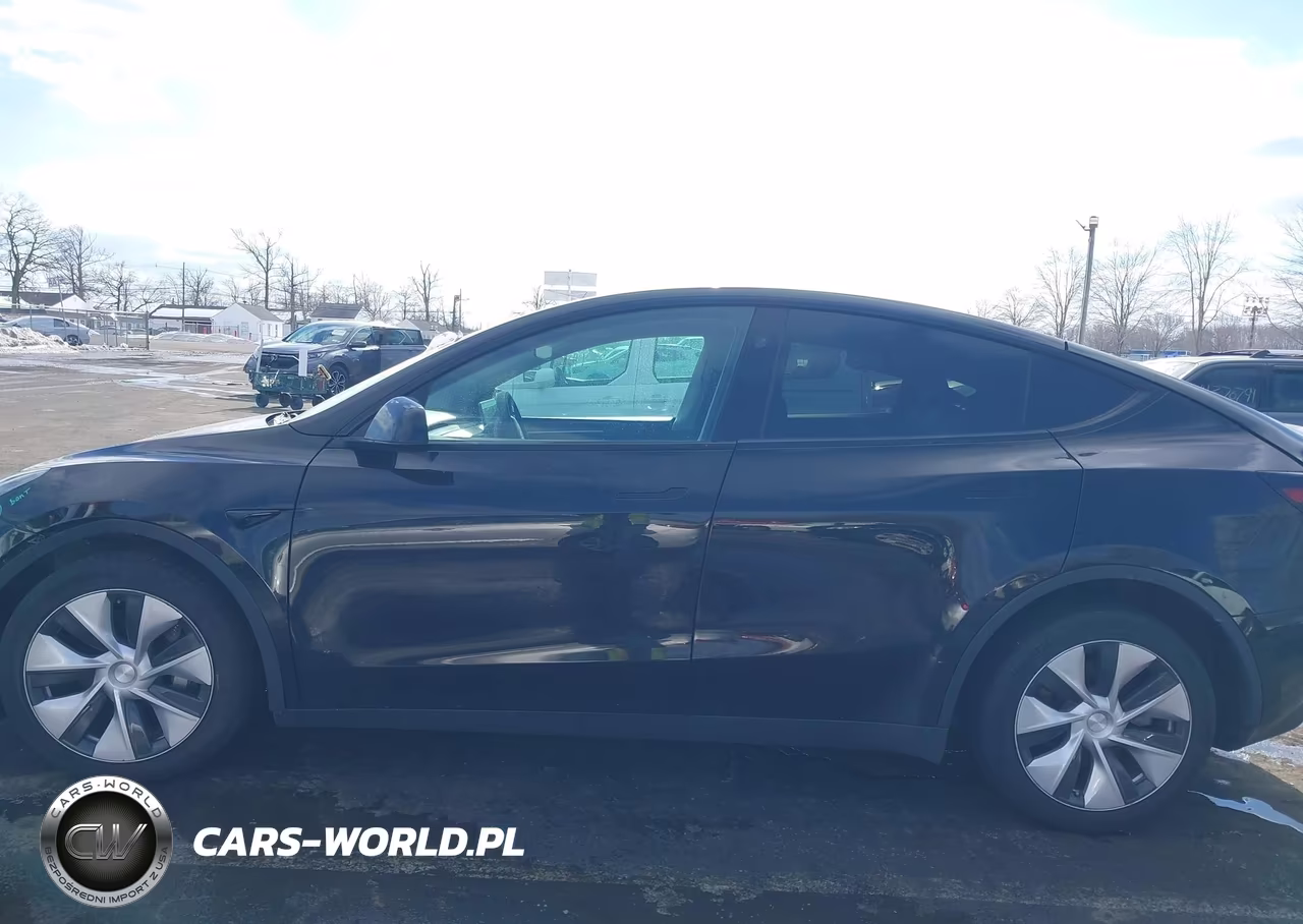 2023 Tesla Model Y VIN:7SAYGAEE4PF829385 - 13