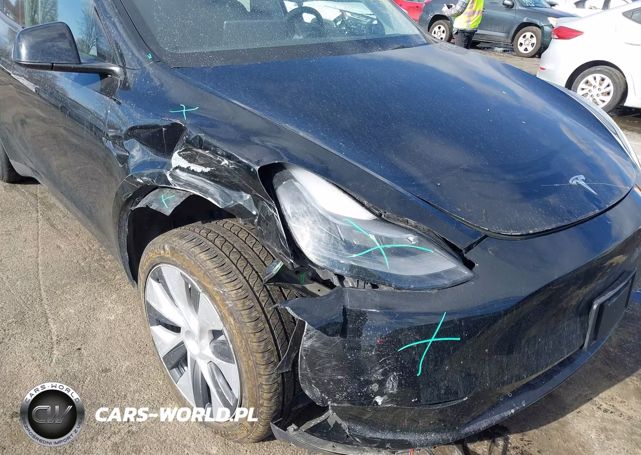 2023 Tesla Model Y VIN:7SAYGAEE4PF829385 - 18