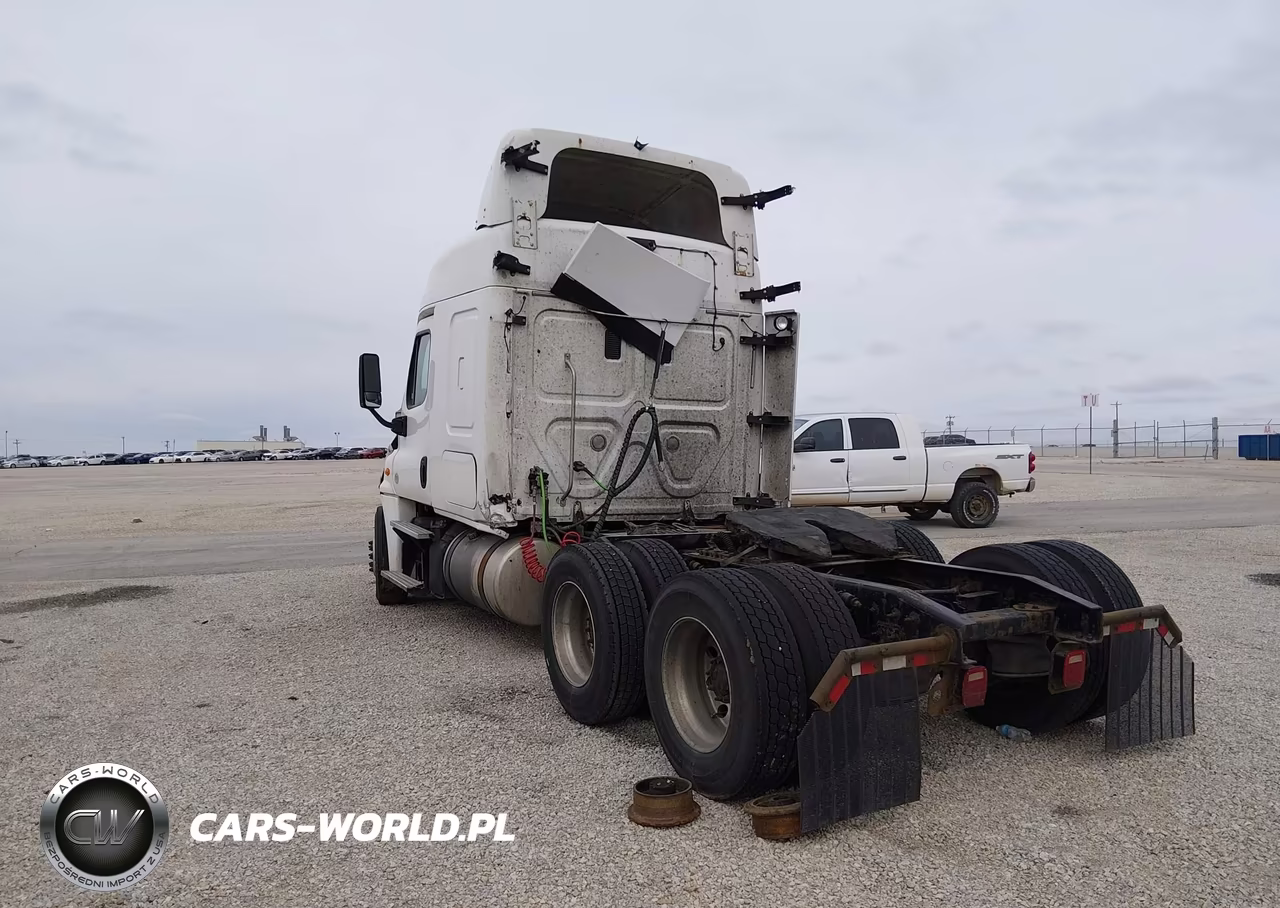 2015 Freightliner Cascadia 125 VIN:1FUJGLDVXFLGM6432 - 3