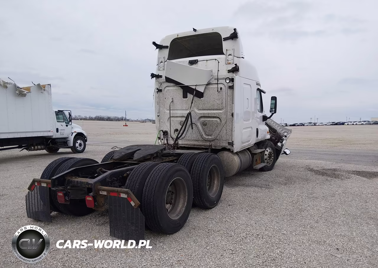 2015 Freightliner Cascadia 125 VIN:1FUJGLDVXFLGM6432 - 4