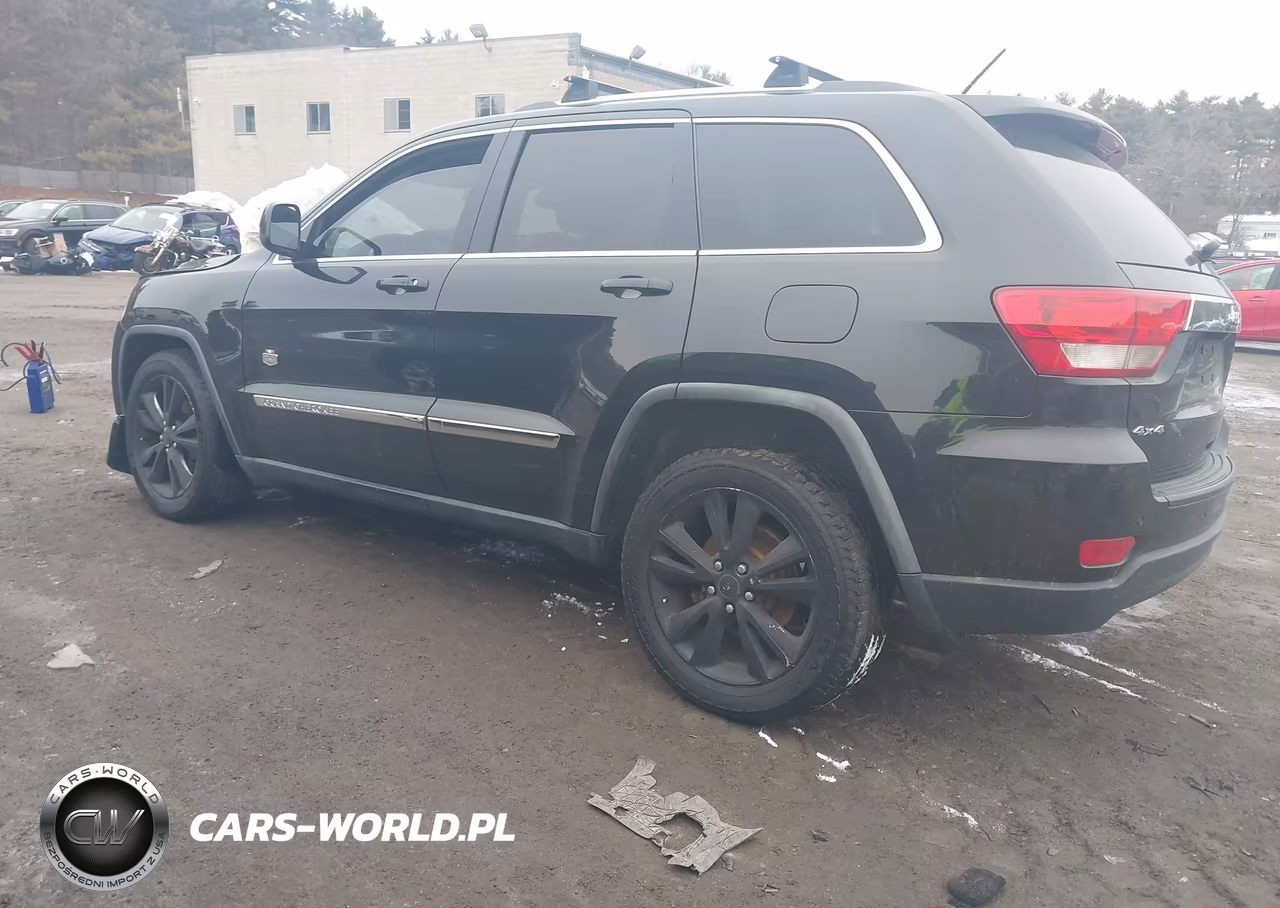 2011 Jeep Grand Cherokee Laredo VIN:1J4RR4GG9BC676062 - 3