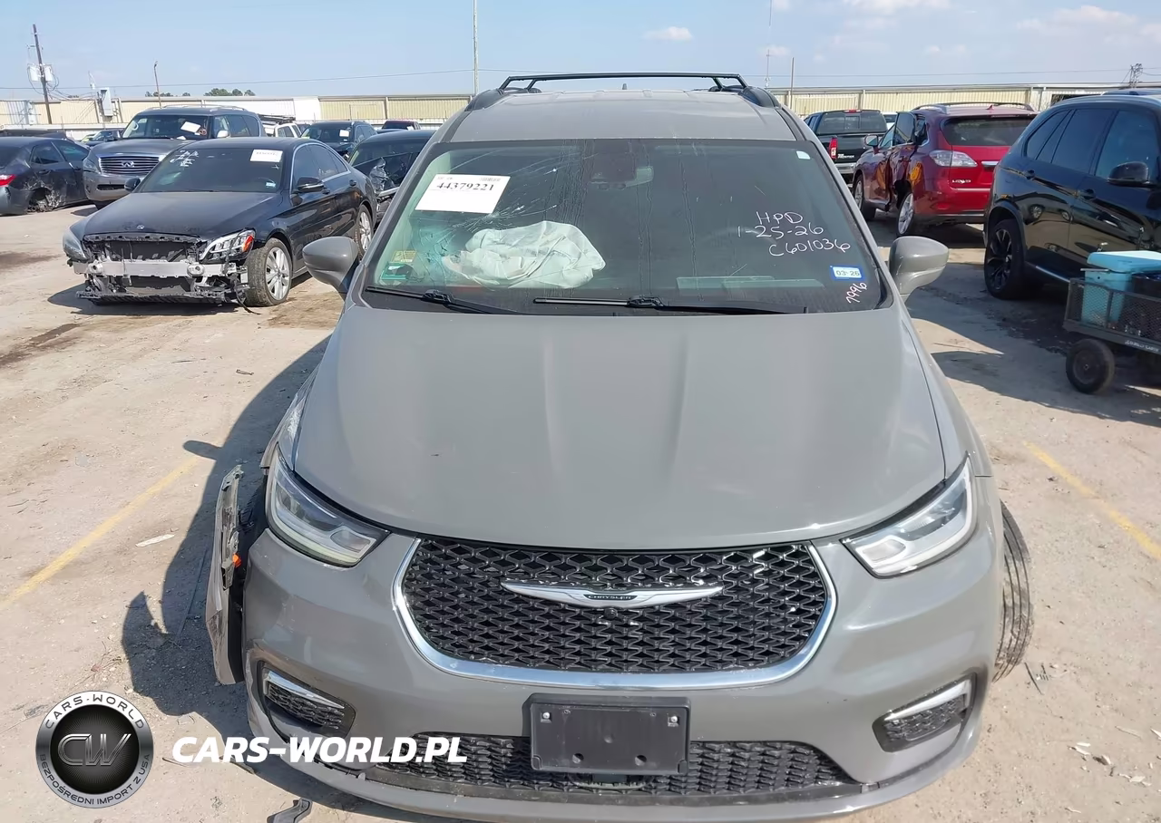 2022 Chrysler Pacifica Touring L VIN:2C4RC1BG9NR177996 - 12