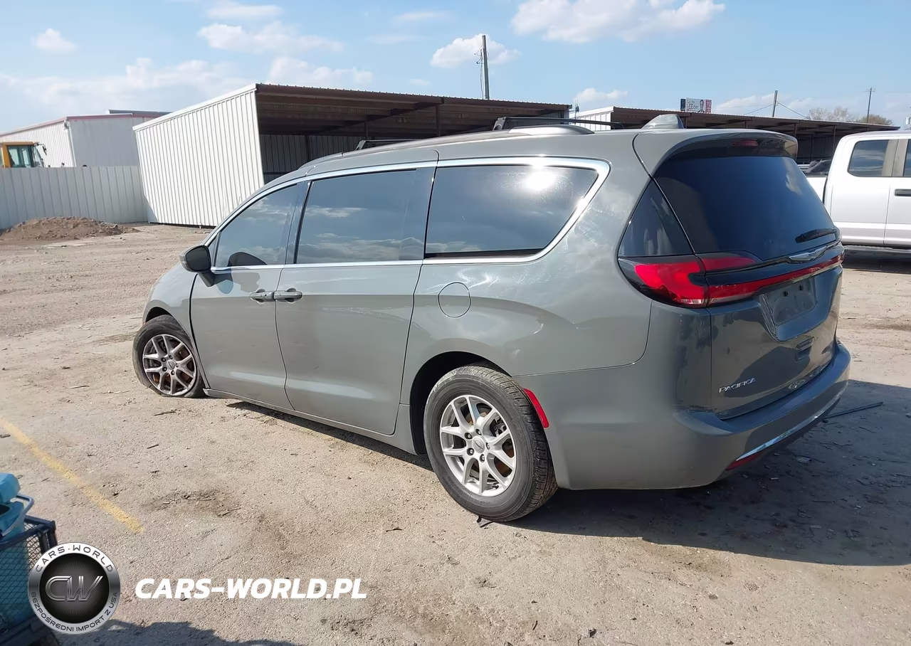 2022 Chrysler Pacifica Touring L VIN:2C4RC1BG9NR177996 - 3