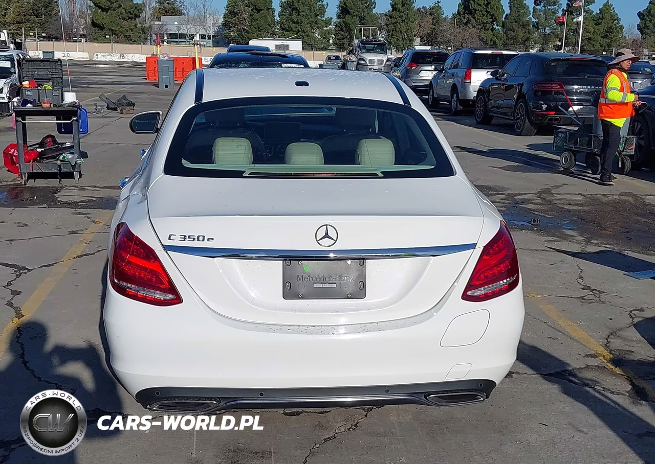 2018 Mercedes-Benz C 350E VIN:55SWF4HB1JU272144 - 16