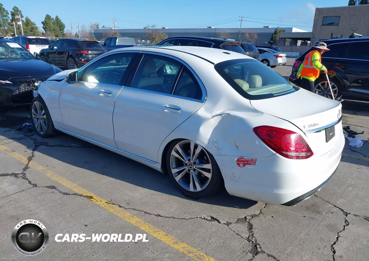 2018 Mercedes-Benz C 350E VIN:55SWF4HB1JU272144 - 3