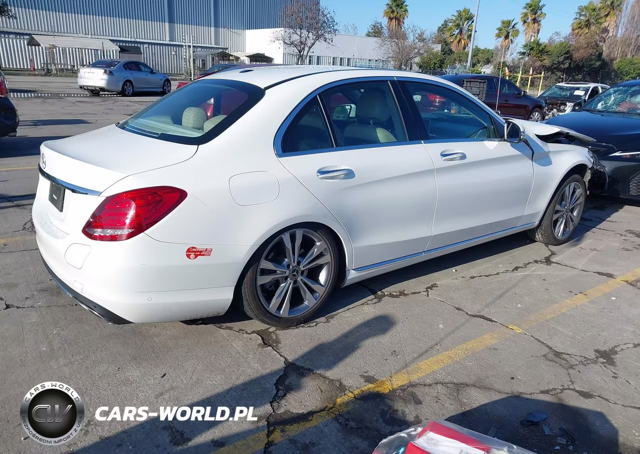 2018 Mercedes-Benz C 350E VIN:55SWF4HB1JU272144 - 4