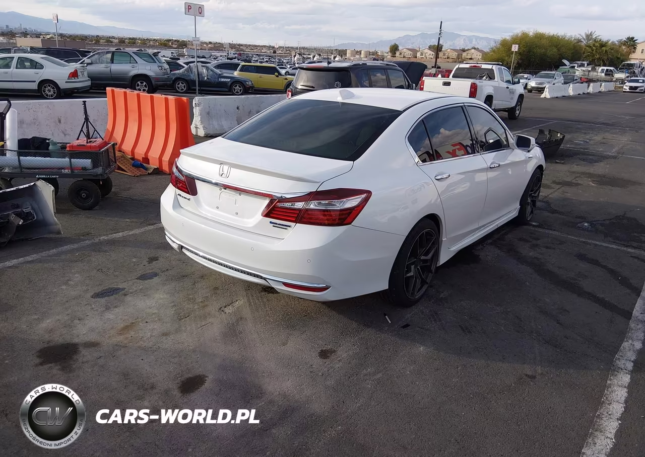 2017 Honda Accord Hybrid Touring VIN:JHMCR6F75HC028296 - 4