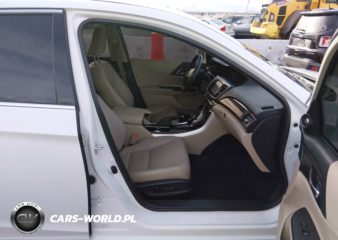 2017 Honda Accord Hybrid Touring VIN:JHMCR6F75HC028296 - 5