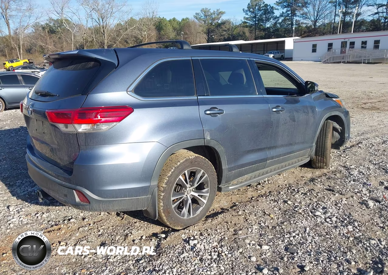 2019 Toyota Highlander Le VIN:5TDZARFH9KS053978 - 4