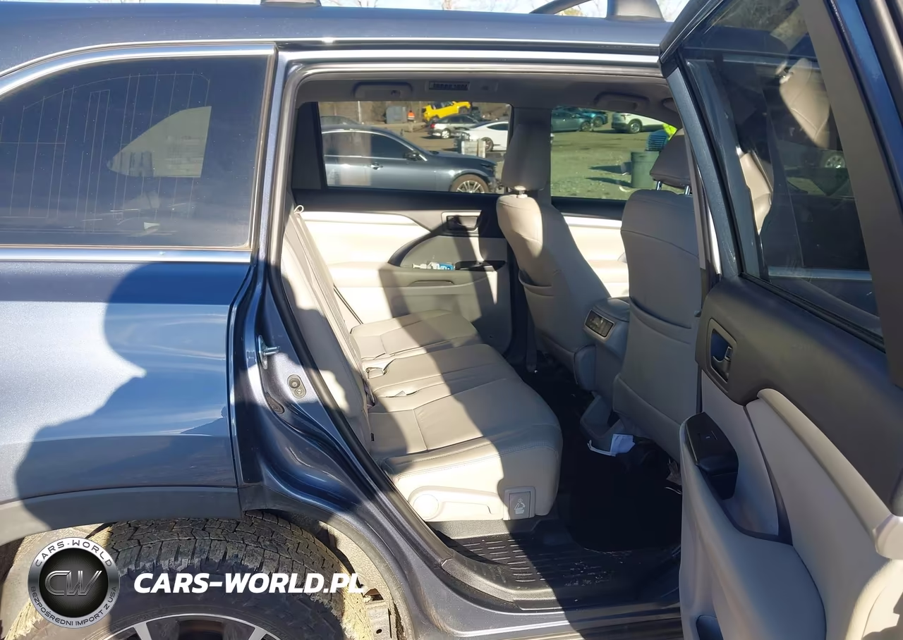 2019 Toyota Highlander Le VIN:5TDZARFH9KS053978 - 8