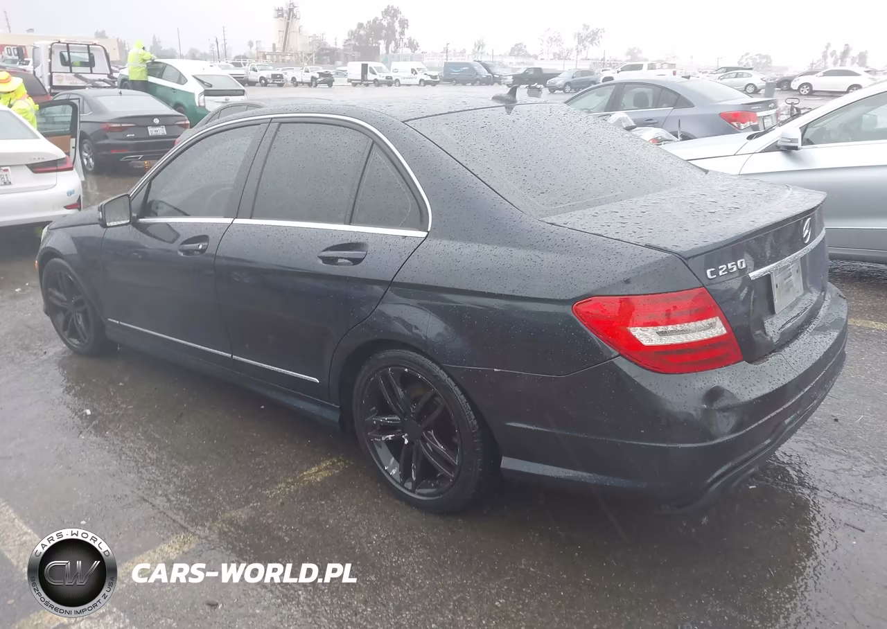 2013 Mercedes-Benz C 250 Sport VIN:WDDGF4HB8DA840737 - 3