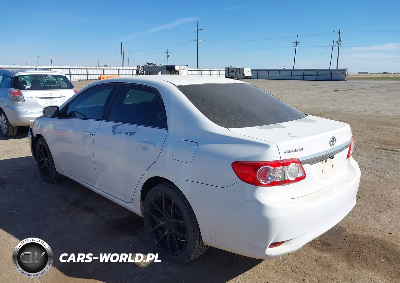 2013 Toyota Corolla Le VIN:5YFBU4EE0DP123415 - 3