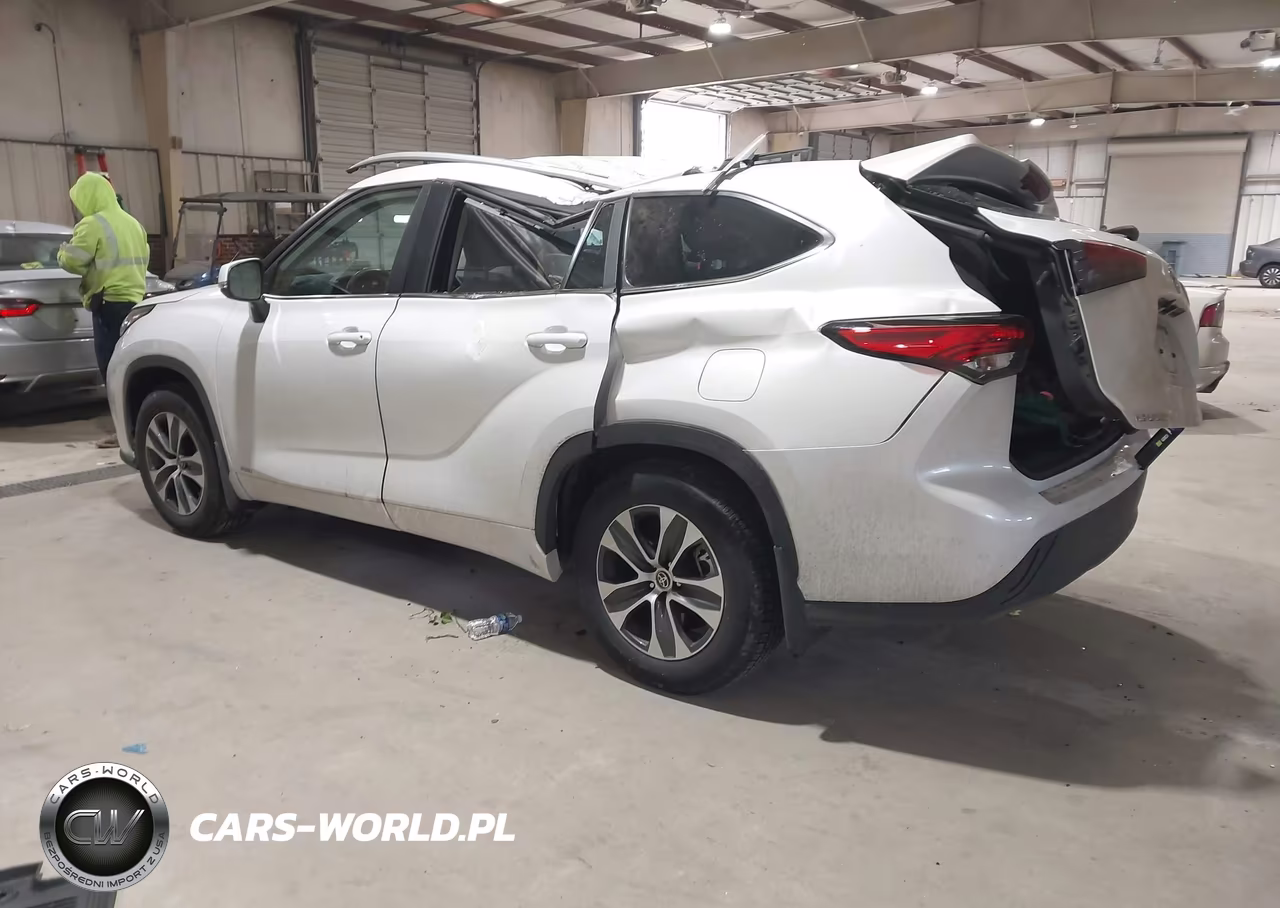 2023 Toyota Highlander Hybrid Xle VIN:5TDKBRCHXPS117083 - 3