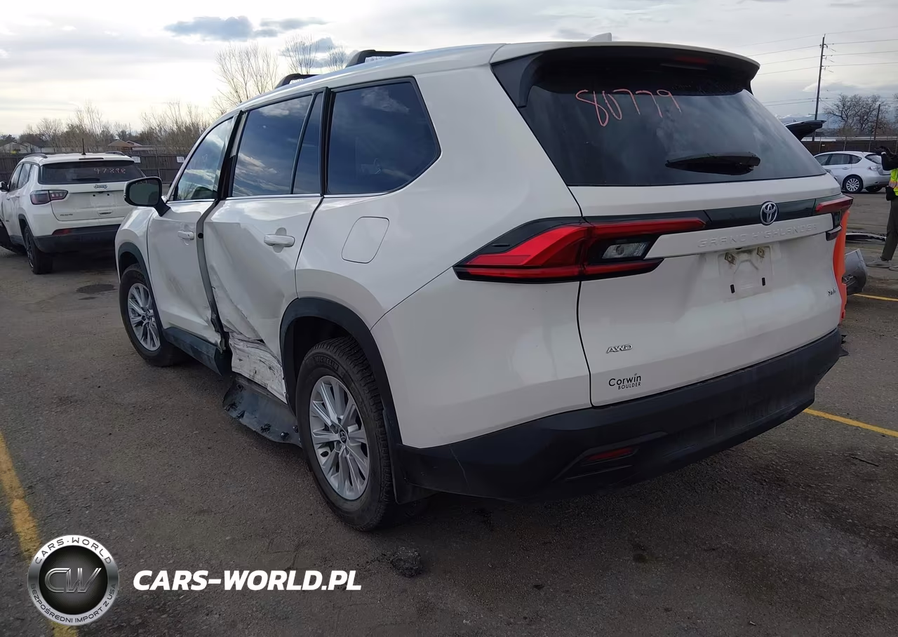 2024 Toyota Grand Highlander Xle VIN:5TDAAAB56RS007674 - 3