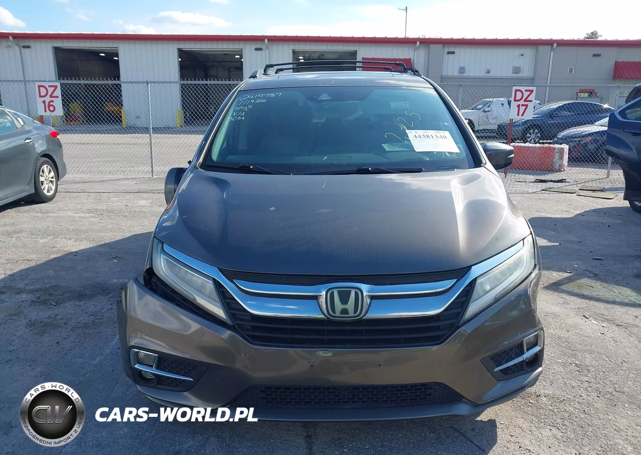 2018 Honda Odyssey Elite VIN:5FNRL6H9XJB065784 - 12