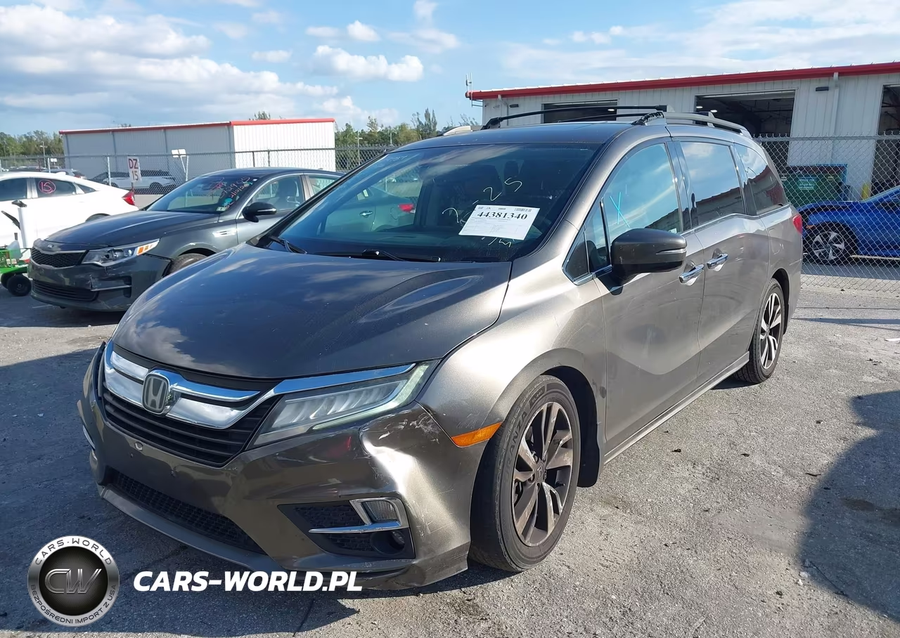 2018 Honda Odyssey Elite VIN:5FNRL6H9XJB065784 - 6