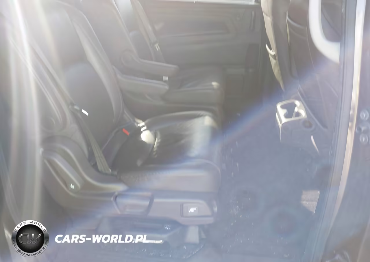 2018 Honda Odyssey Elite VIN:5FNRL6H9XJB065784 - 8