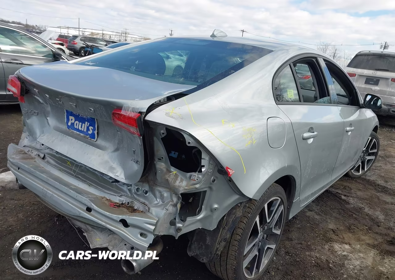 2018 Volvo S60 T5 Dynamic VIN:YV140MTL9J2456528 - 4