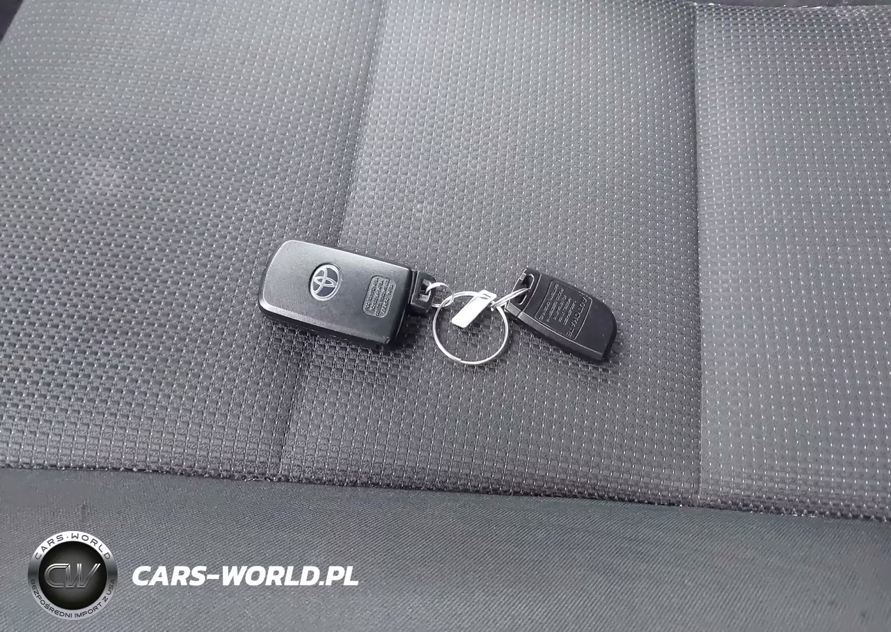 2018 Toyota Rav4 Xle VIN:2T3RFREV5JW839489 - 11
