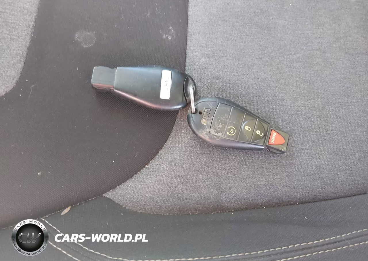 2018 Jeep Cherokee Latitude Tech Connect 4X4 VIN:1C4PJMCB2JD588672 - 11
