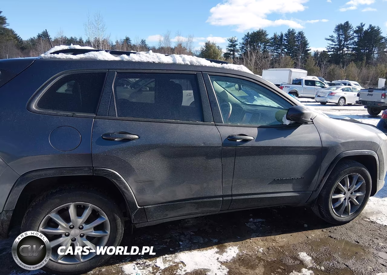 2018 Jeep Cherokee Latitude Tech Connect 4X4 VIN:1C4PJMCB2JD588672 - 13
