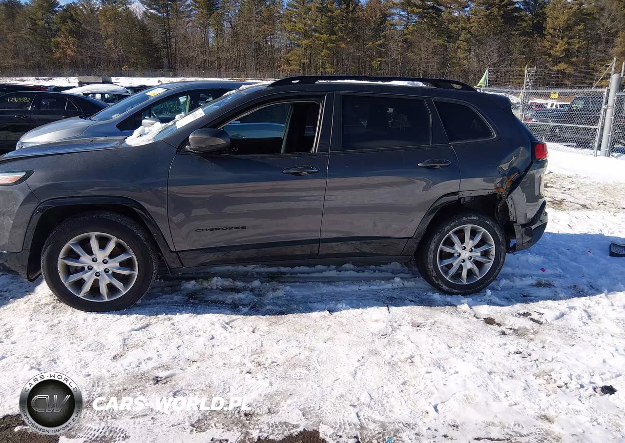 2018 Jeep Cherokee Latitude Tech Connect 4X4 VIN:1C4PJMCB2JD588672 - 14