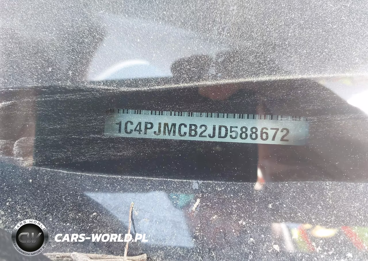 2018 Jeep Cherokee Latitude Tech Connect 4X4 VIN:1C4PJMCB2JD588672 - 17