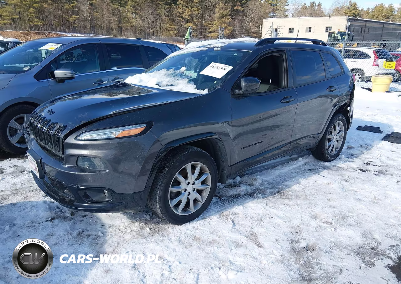 2018 Jeep Cherokee Latitude Tech Connect 4X4 VIN:1C4PJMCB2JD588672 - 2