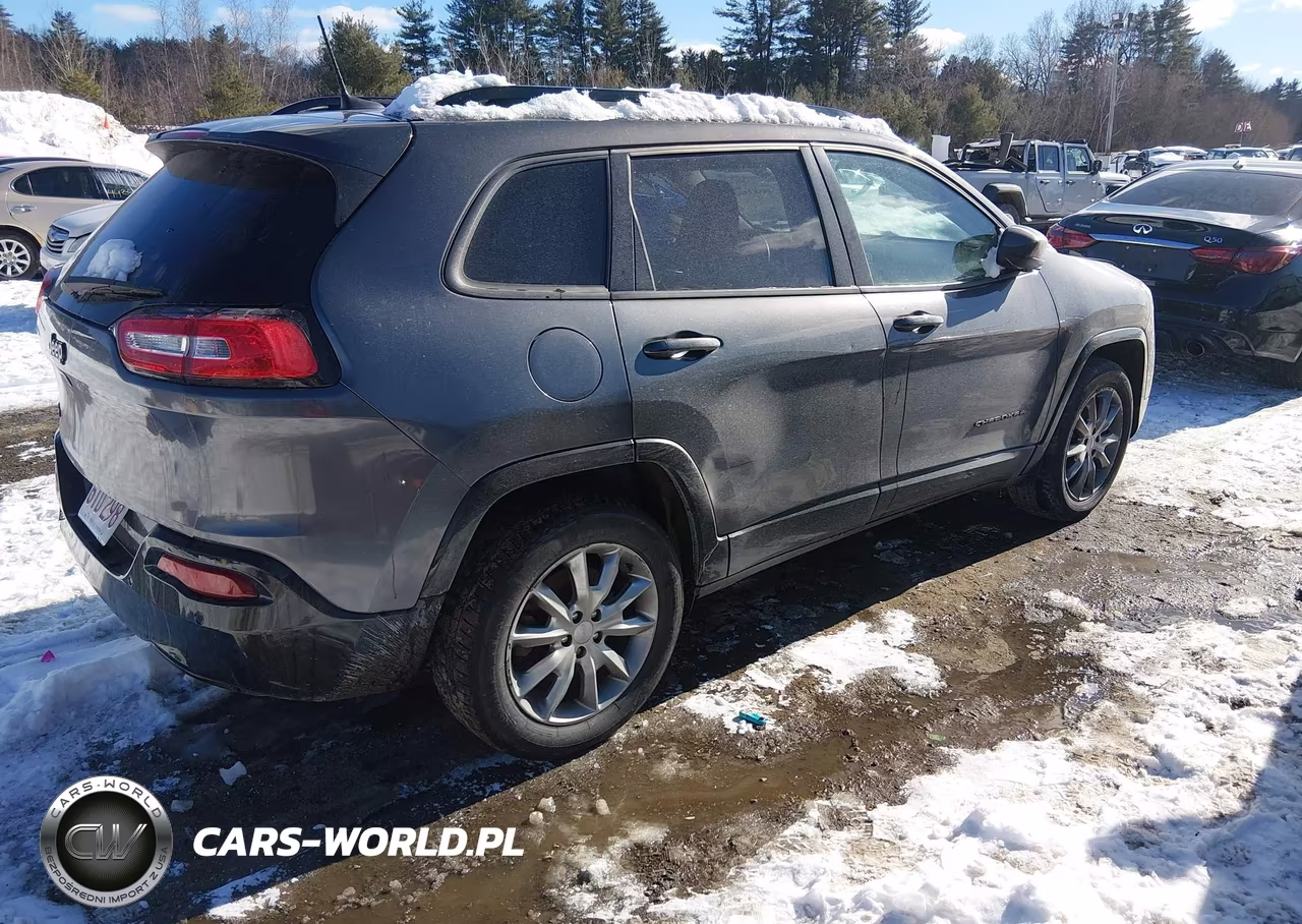 2018 Jeep Cherokee Latitude Tech Connect 4X4 VIN:1C4PJMCB2JD588672 - 4