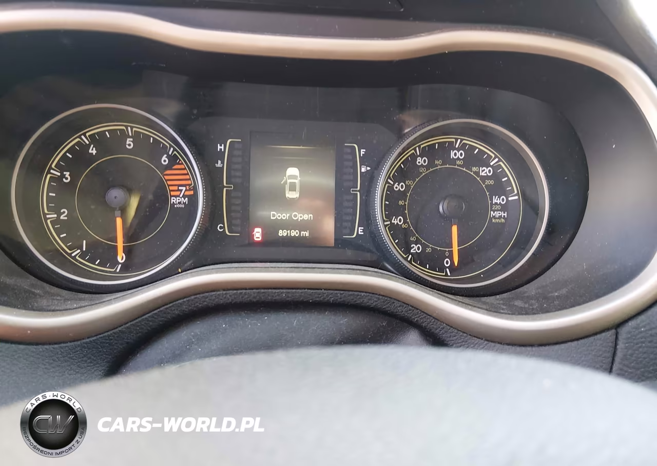 2018 Jeep Cherokee Latitude Tech Connect 4X4 VIN:1C4PJMCB2JD588672 - 7
