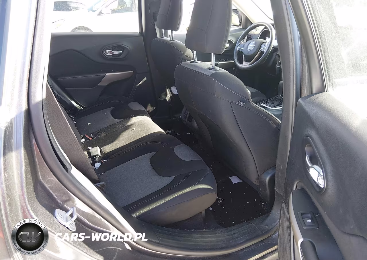 2018 Jeep Cherokee Latitude Tech Connect 4X4 VIN:1C4PJMCB2JD588672 - 8