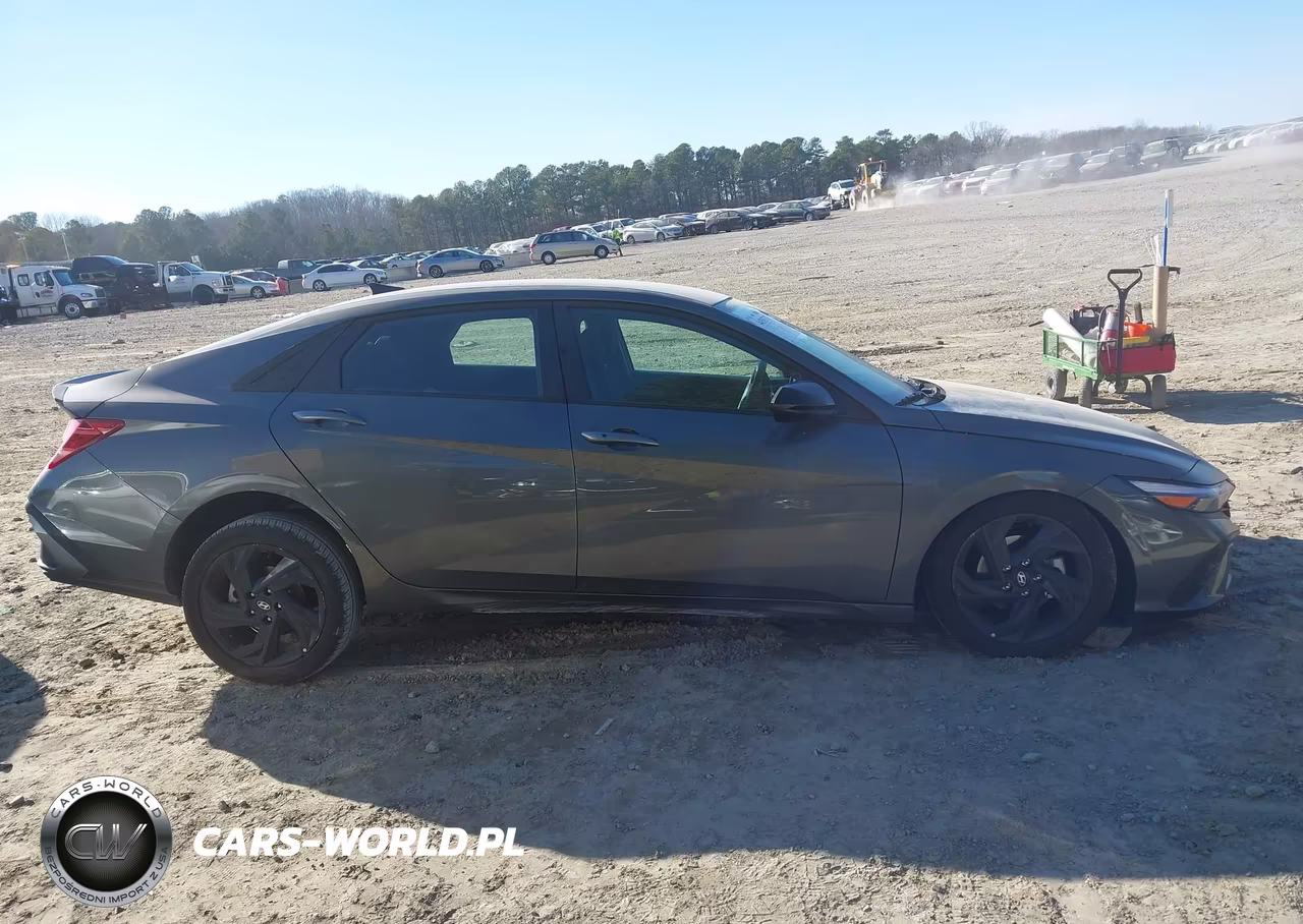 2026 Hyundai Elantra Sel Sport VIN:KMHLM4DG9TU104382 - 13