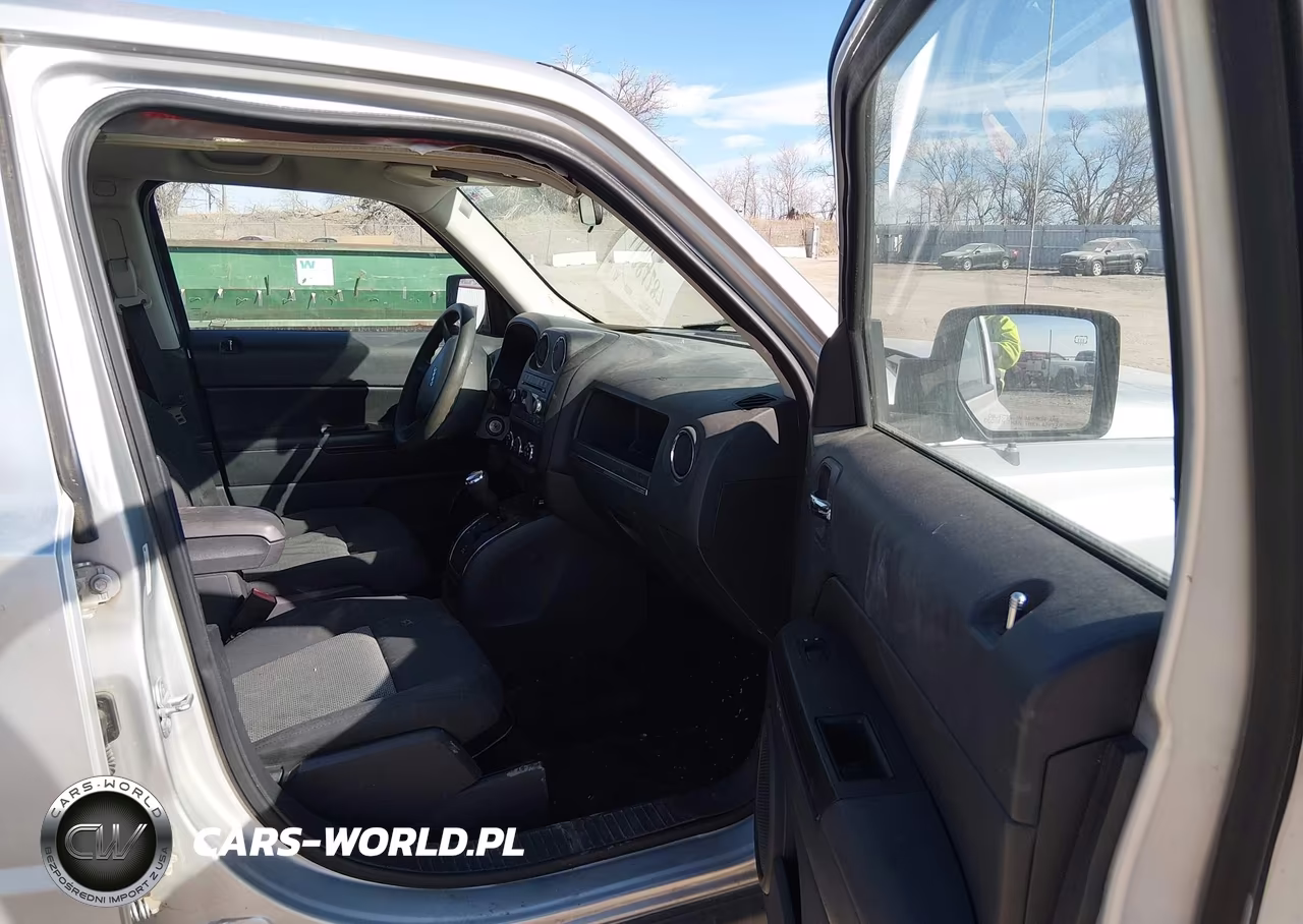 2010 Jeep Patriot Sport VIN:1J4NF2GBXAD512618 - 5