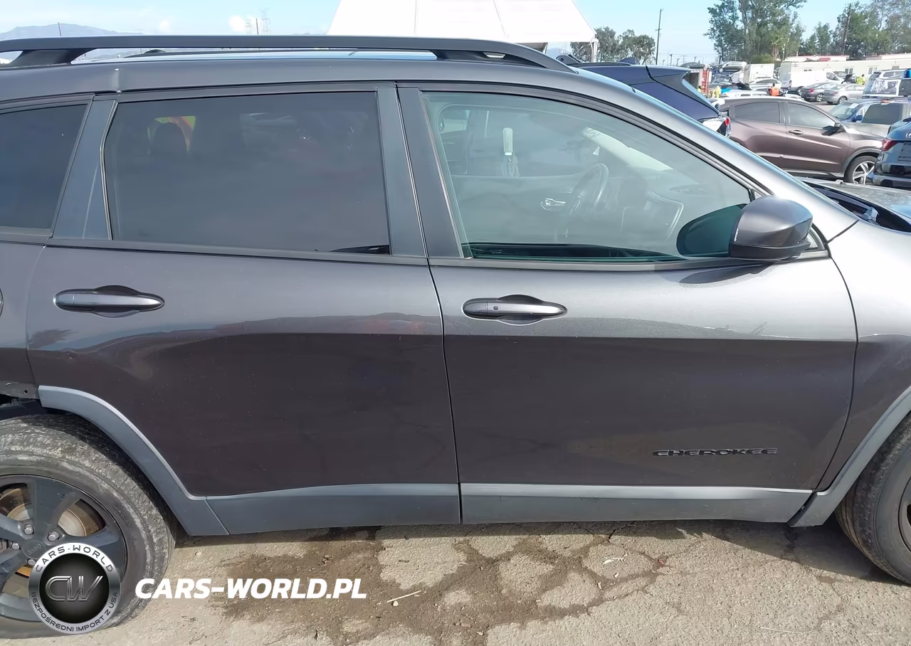 2015 Jeep Cherokee Latitude Altitude VIN:1C4PJLCS5FW723147 - 13