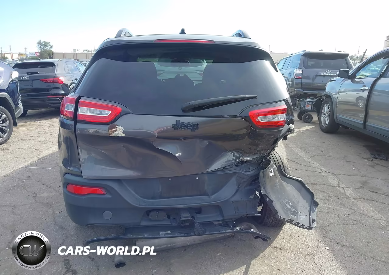 2015 Jeep Cherokee Latitude Altitude VIN:1C4PJLCS5FW723147 - 16