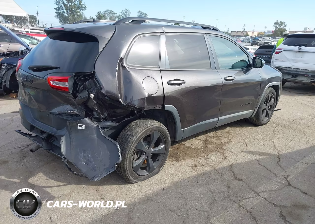 2015 Jeep Cherokee Latitude Altitude VIN:1C4PJLCS5FW723147 - 4