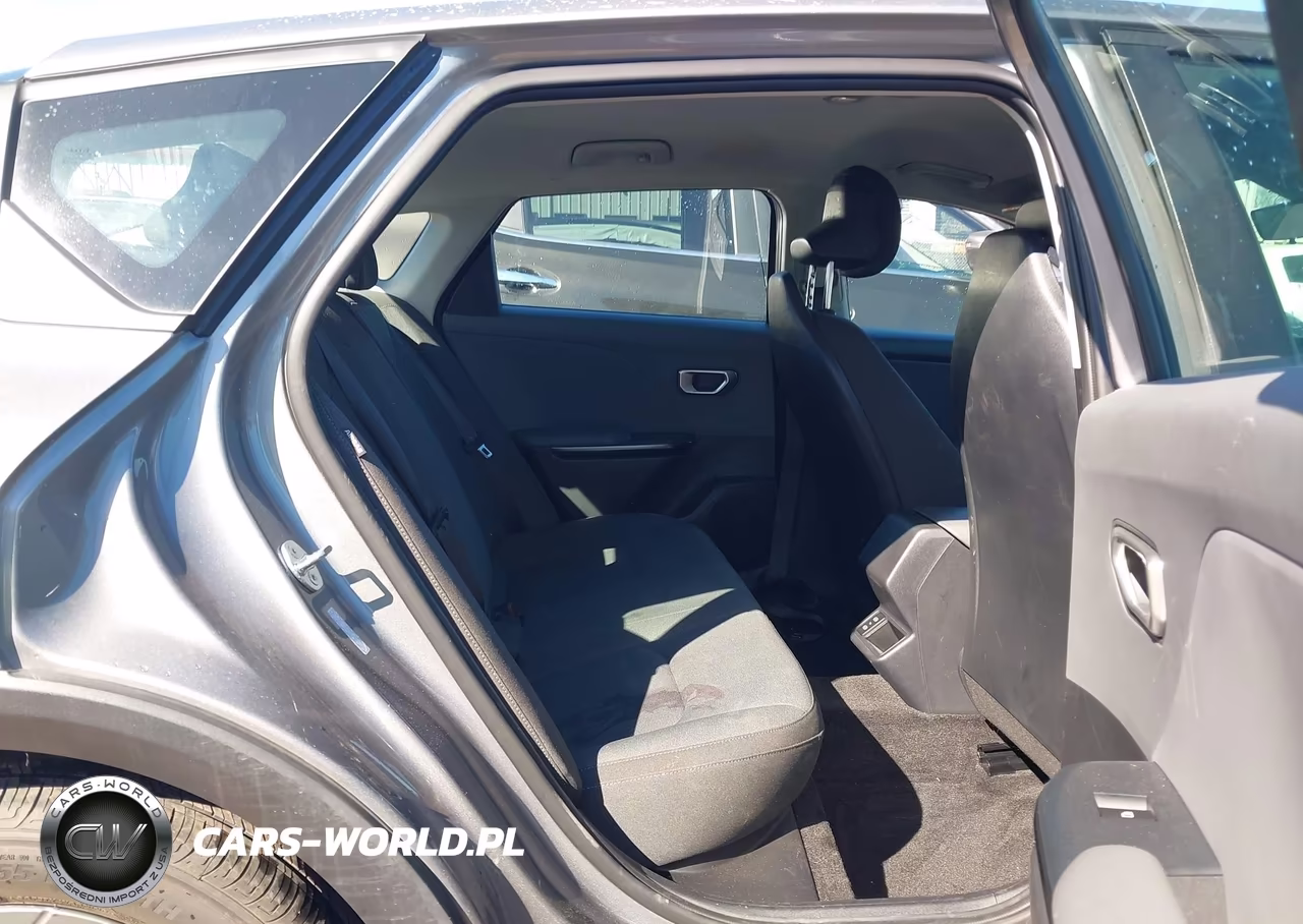 2025 Kia K4 Lxs VIN:3KPFT4DE9SE048766 - 8