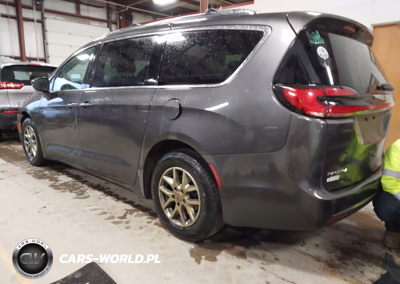 2021 Chrysler Pacifica Touring L VIN:2C4RC1BG6MR584981 - 3