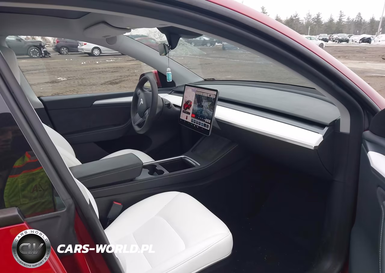 2024 Tesla Model Y Performance Dual Motor All-Wheel Drive VIN:7SAYGDEF3RA320771 - 5